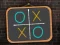 Jwèt Tic Tac Toe blackboard sou entènèt