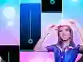 Jwèt Ana emilia Piano Tiles sou entènèt