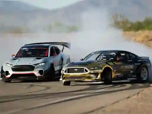Jwèt Drifting Mustang Car Puzzle sou entènèt