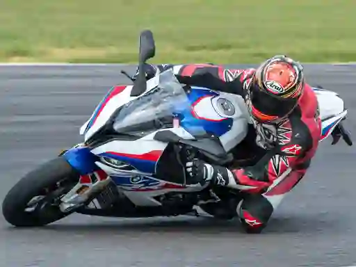 Jwèt BMW S1000RR sou entènèt