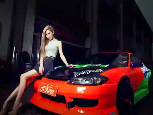 Jwèt Girls and Cars sou entènèt