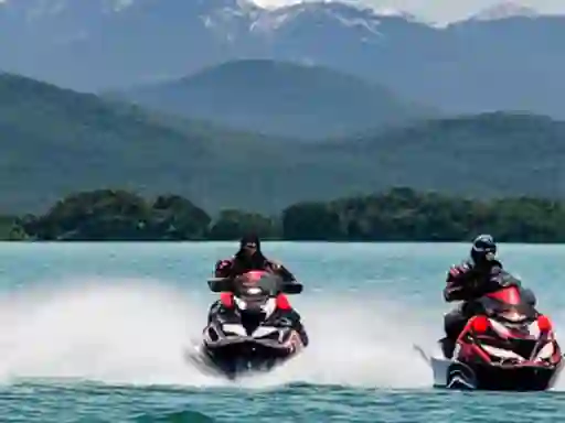 Jwèt Jetski Racing World sou entènèt