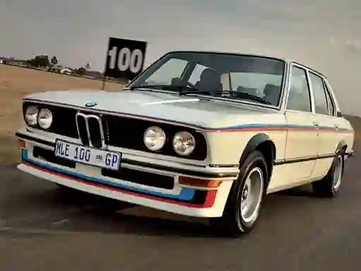 Jwèt BMW 530 MLE sou entènèt