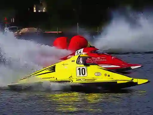 Jwèt Motor Racing Boat sou entènèt