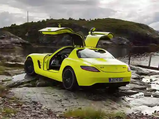 Jwèt Mercedes-Benz SLS E-Cell Puzzle sou entènèt