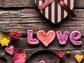 Jwèt Jou Valentine a: Stars kache  sou entènèt