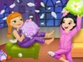 Jwèt Fou batay zòrye nan yon sleepover  sou entènèt